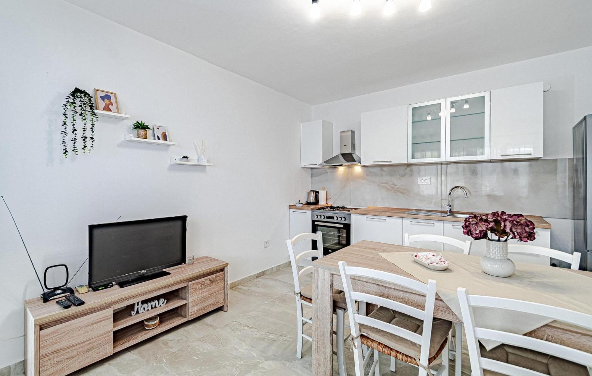 Stunning Home In Crnja Luka With Wifi Prigradica Exterior photo